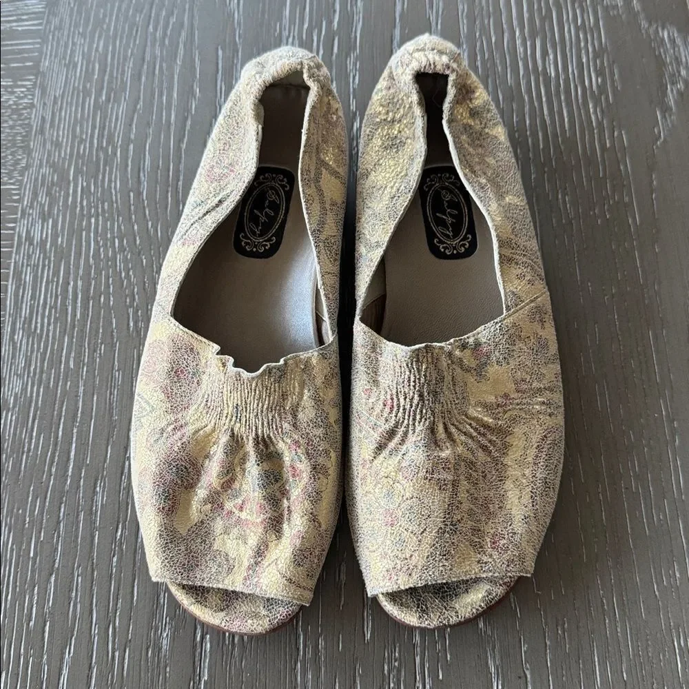 SALPY VINTAGE Gorgeous Women’s Leather Gold Shimmer Pattern Flats Made in USA 7
